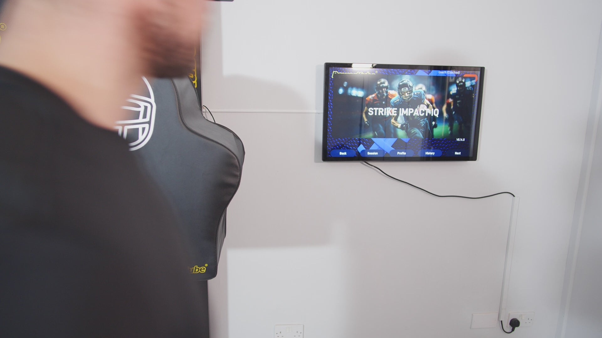 Cargar video: Smart tackle sled promotion video